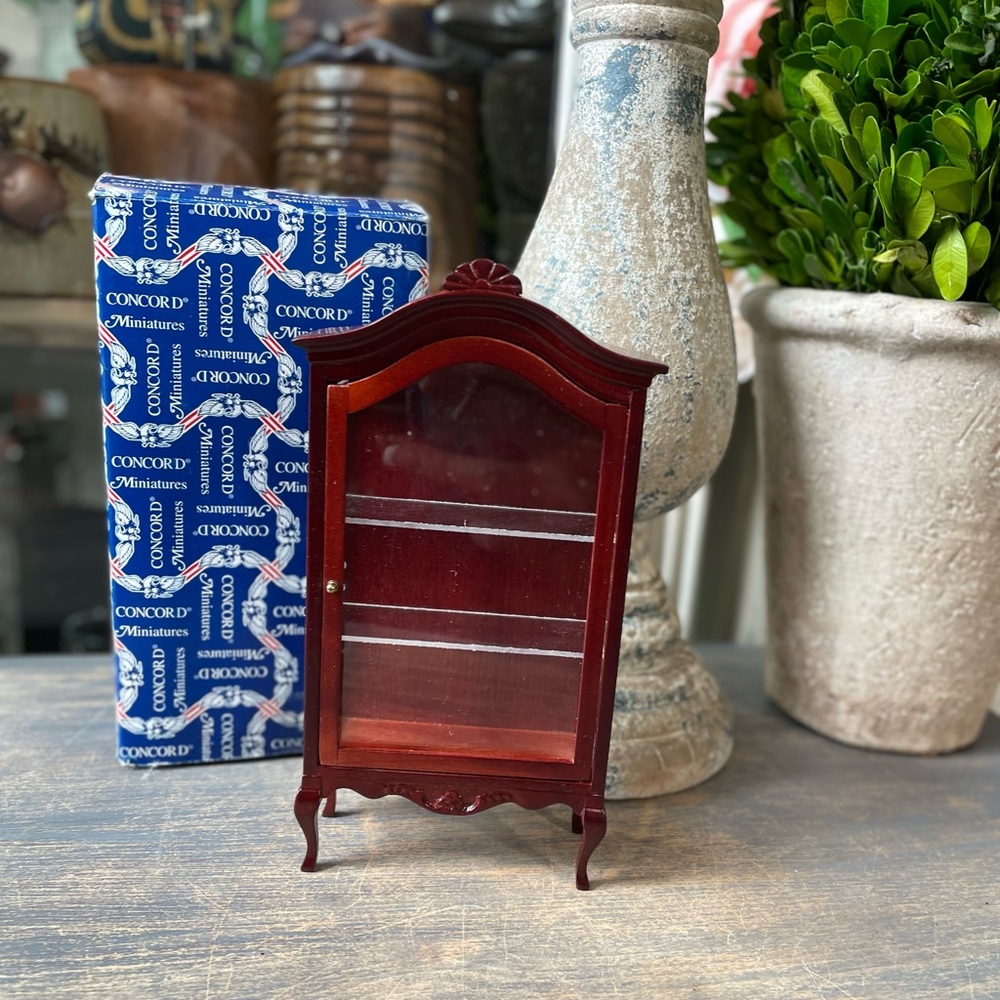Vintage Concord miniatures wood traditional curio cabinet dollhouse furniture